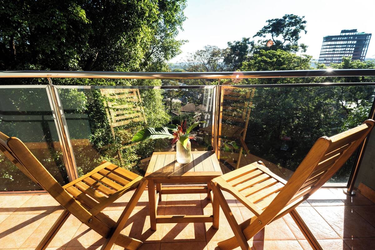 2 bedrooms, down duvets, minibar, in-room safe