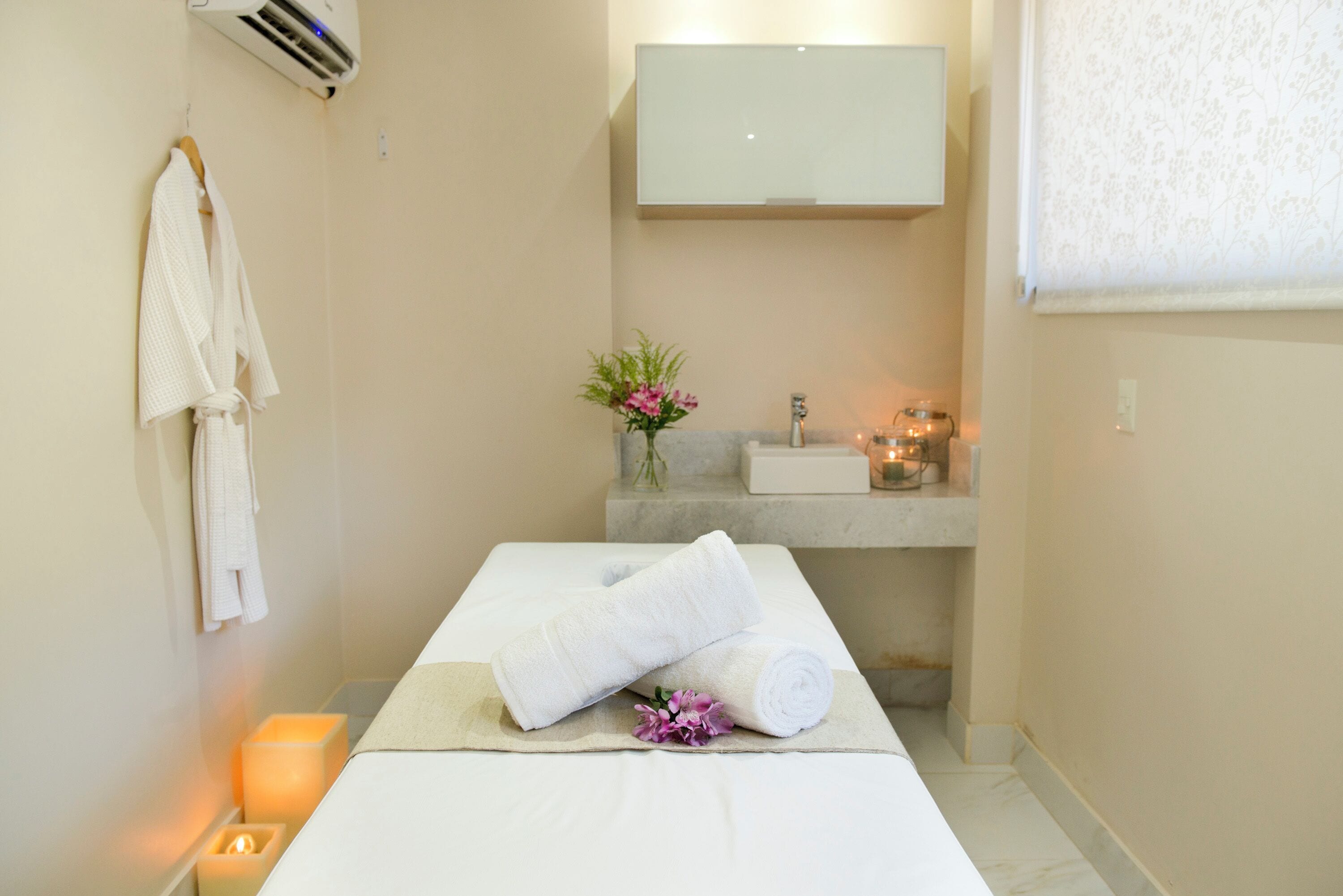 sauna, hot tub, steam room, body treatments, body scrubs, facials