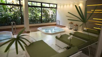 Sauna, tina de hidromasaje, baño de vapor y tratamientos corporales