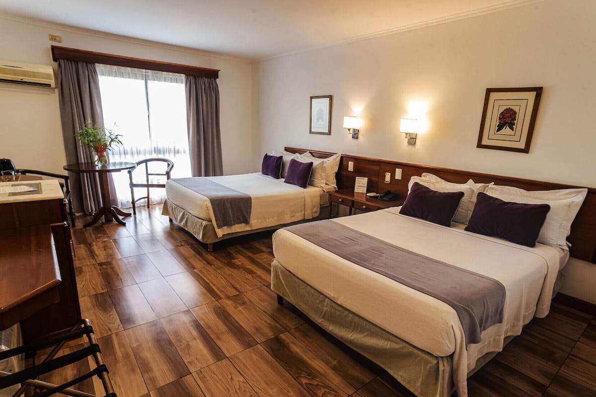 2 bedrooms, down duvets, minibar, in-room safe