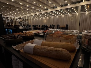 Ilmainen päivittäinen buffetaamiainen