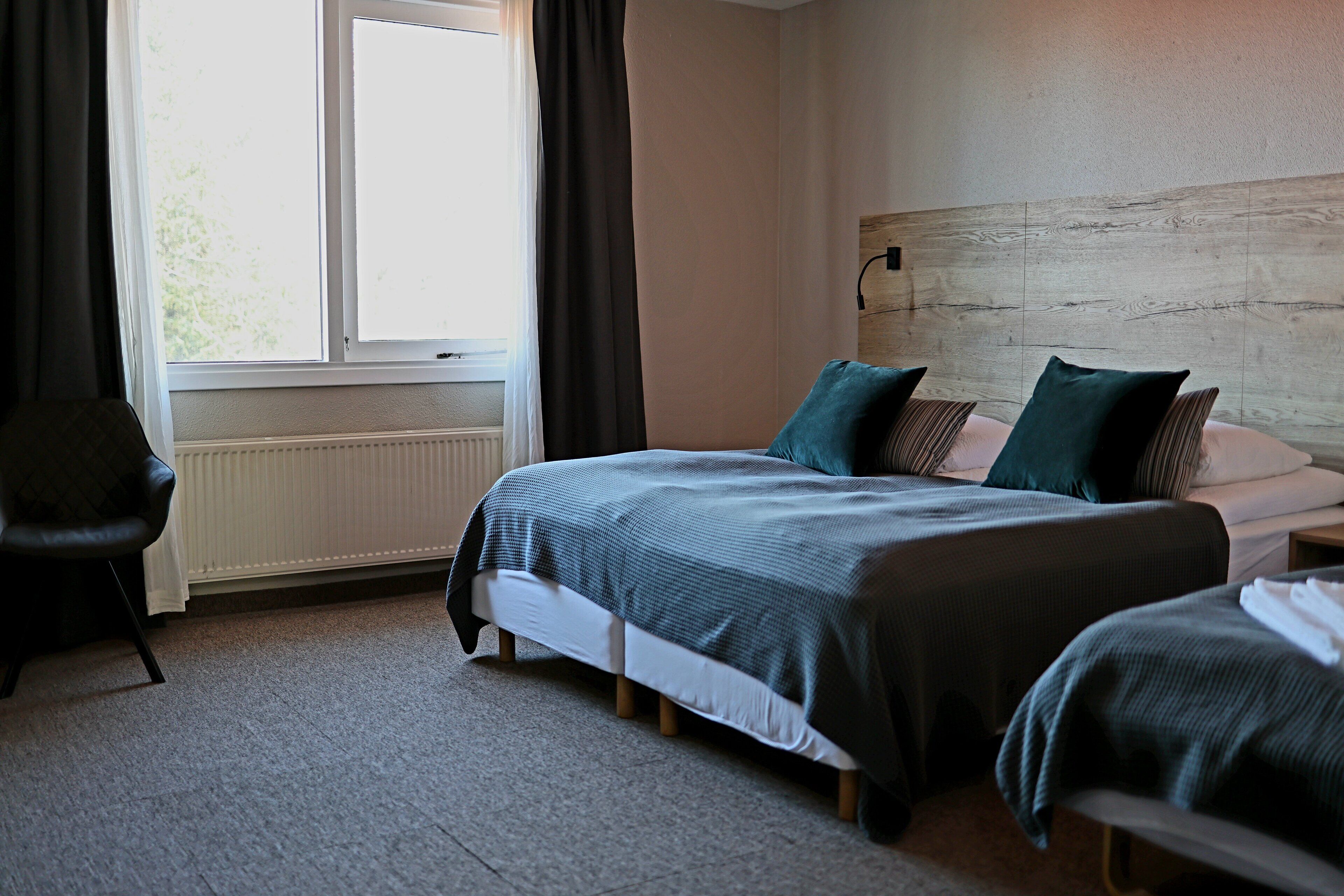 standard triple room | 1 bedroom, desk, laptop workspace, blackout curtains