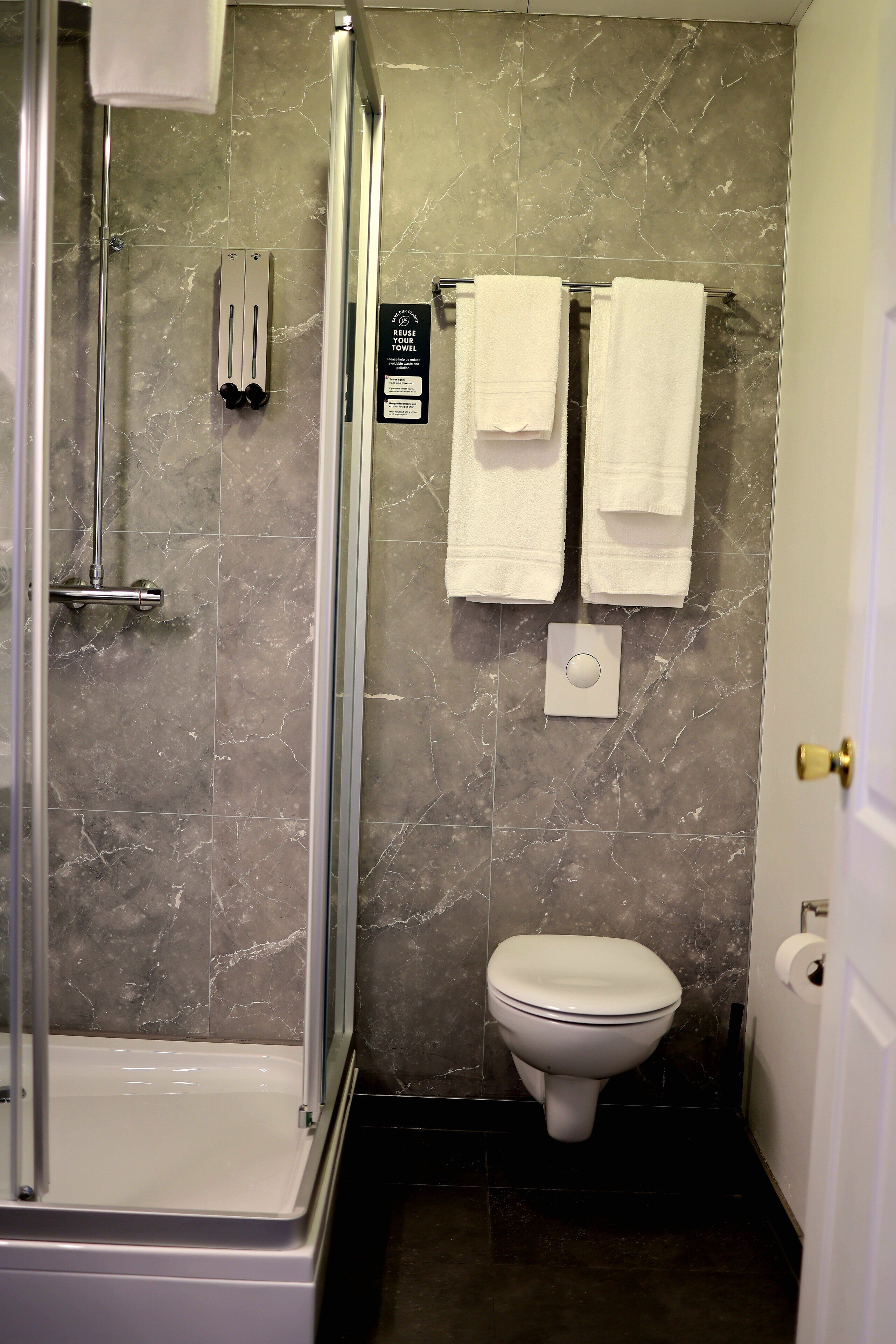 standard double or twin room | bathroom | free toiletries, hair dryer, towels