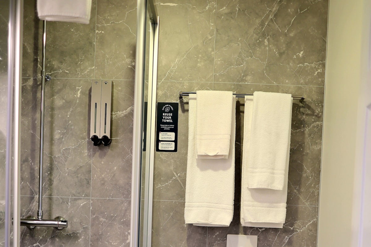 standard double or twin room | bathroom | free toiletries, hair dryer, towels