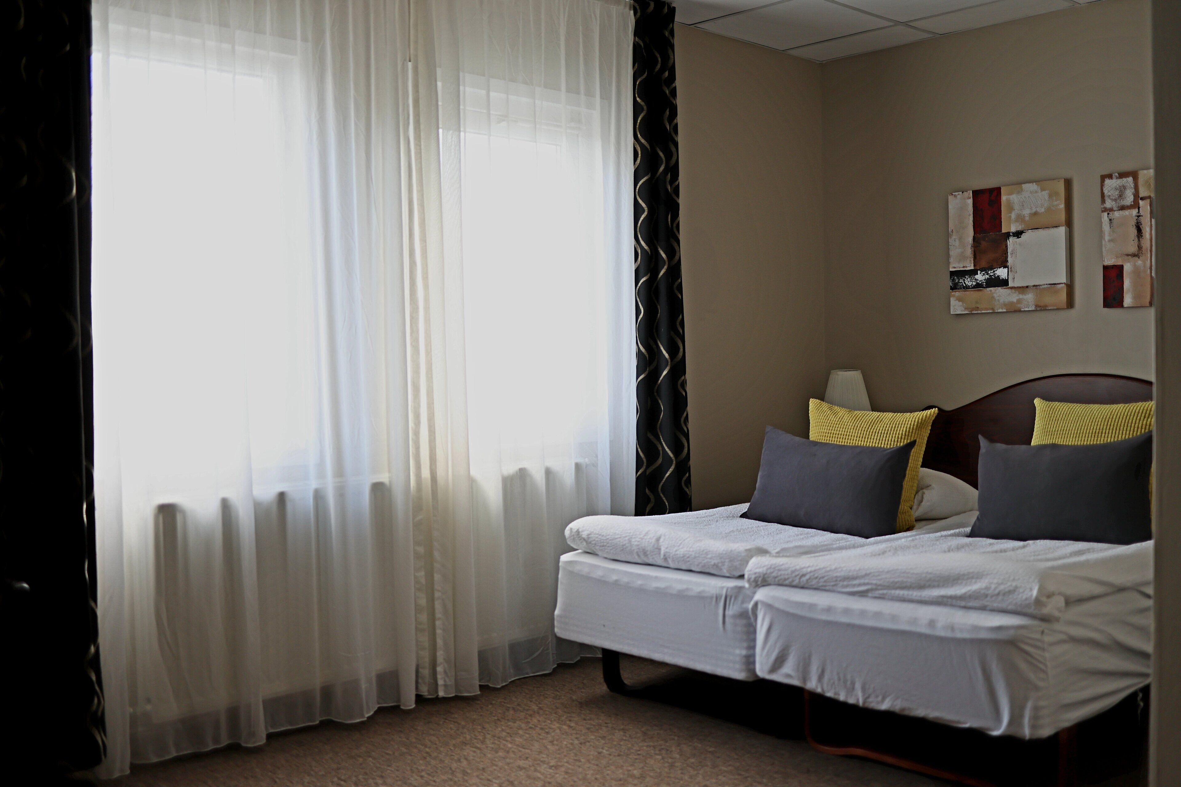 standard double or twin room | 1 bedroom, desk, laptop workspace, blackout curtains