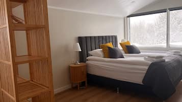 Superior Triple Room | Desk, laptop workspace, blackout drapes, free cribs/infant beds