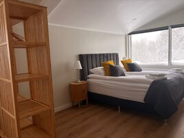 Superior Triple Room | Desk, laptop workspace, blackout drapes, free cribs/infant beds