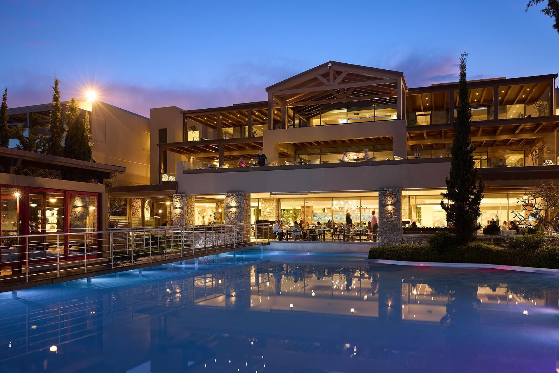 3 piscinas externas, guarda-sóis, espreguiçadeiras