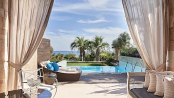 Prestige Suite with Private Pool | Ausblick vom Zimmer