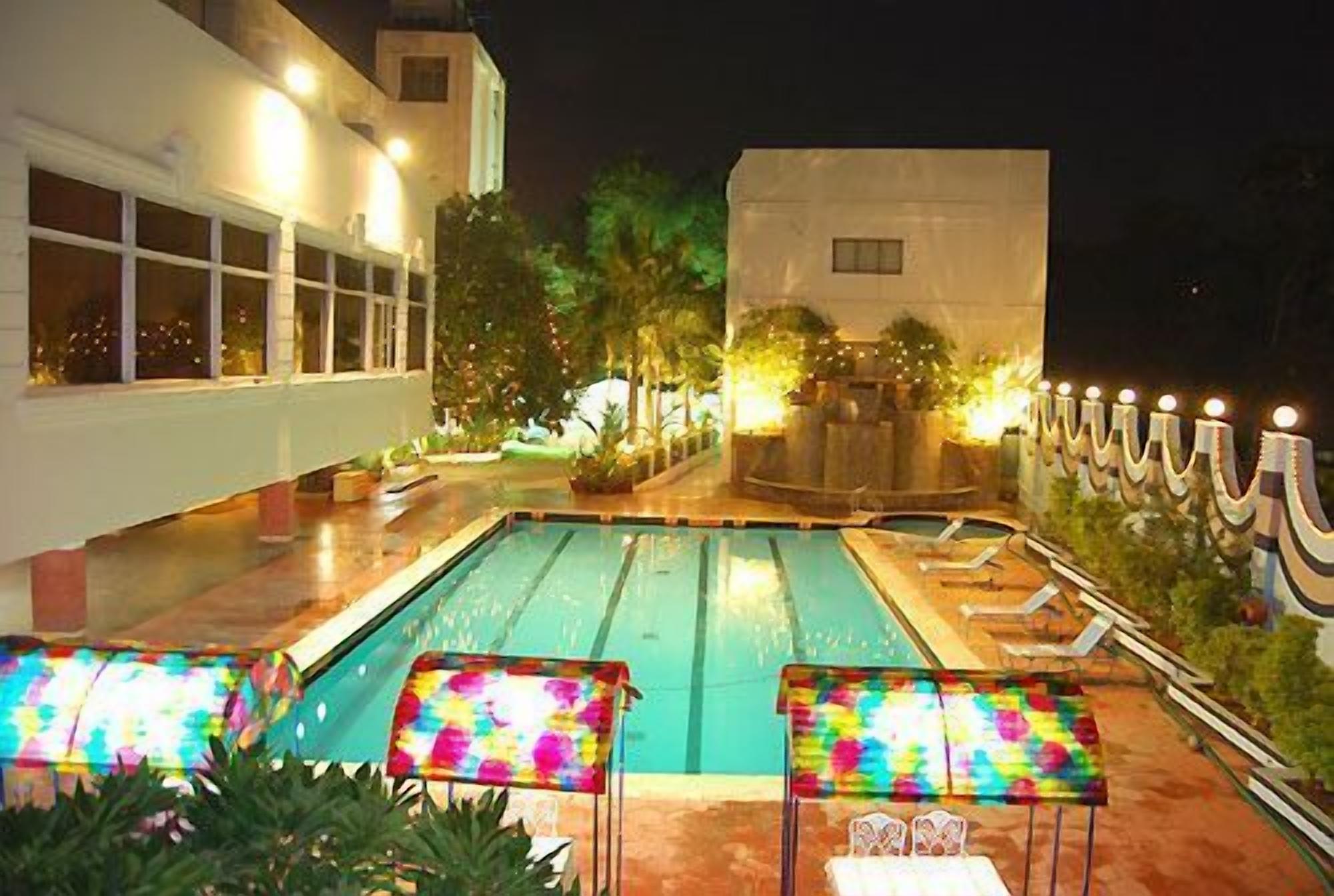 Piscine couverte, piscine extérieure