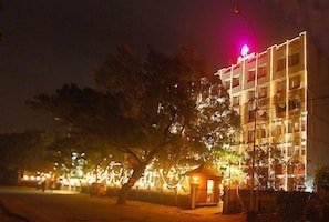 Façade de l’hébergement - soirée/nuit