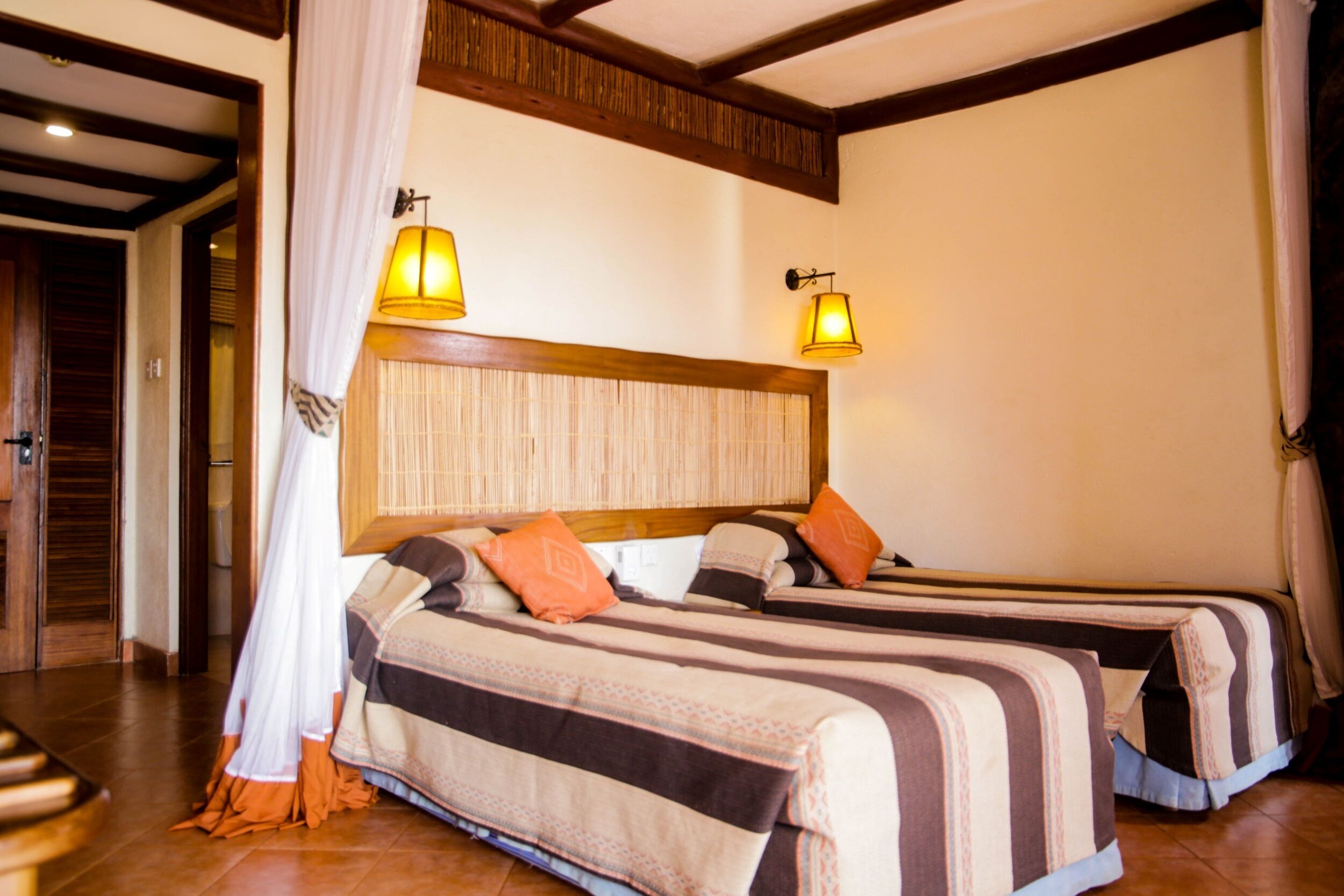 Deluxe Twin Room | In-room safe, desk, laptop workspace, rollaway beds (surcharge)