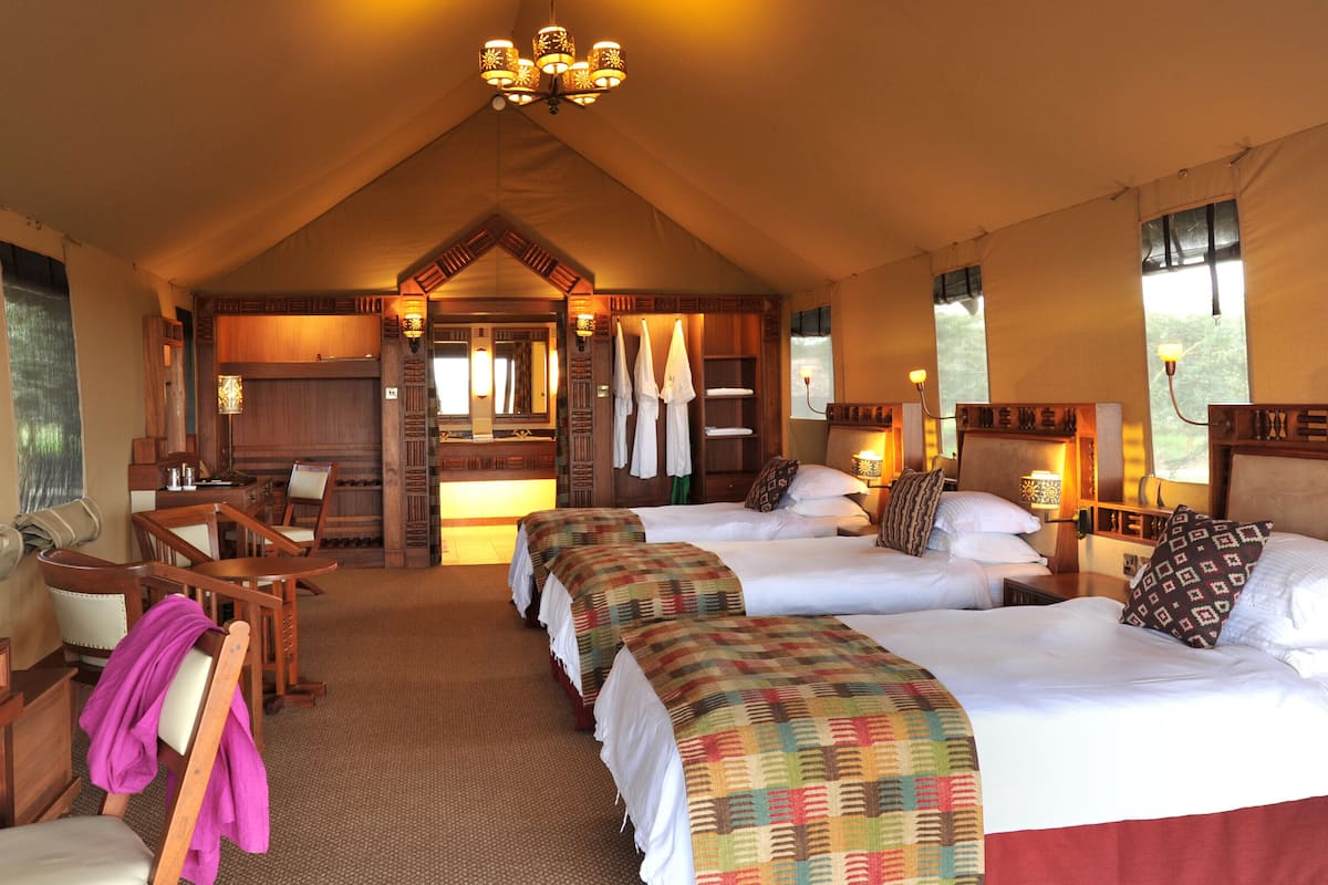deluxe tent | desk, laptop workspace, free cots/infant beds, rollaway beds