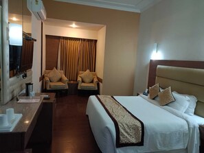 1 bedroom, in-room safe, desk, soundproofing - Hotel Asia Vaishno Devi (Reasi)