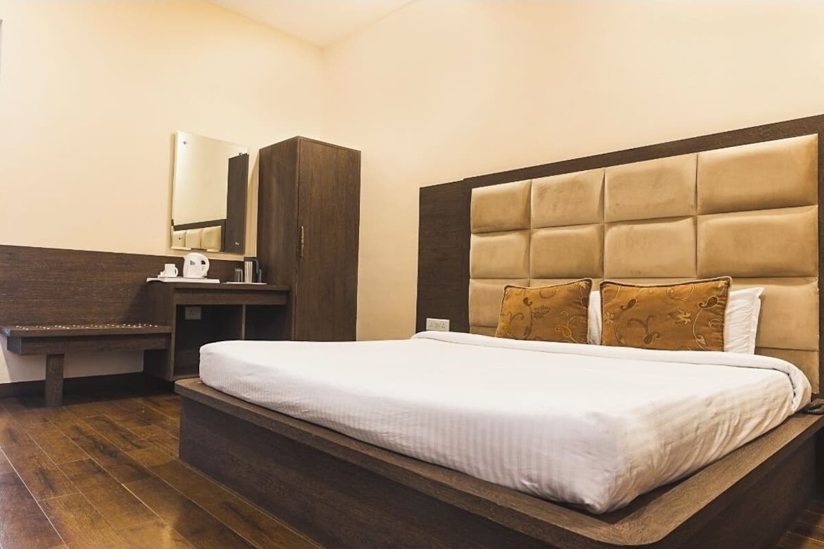 1 habitación, caja de seguridad en la habitación y escritorio