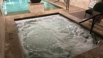 Indoor spa tub