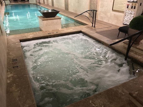 Bañera de hidromasaje interior