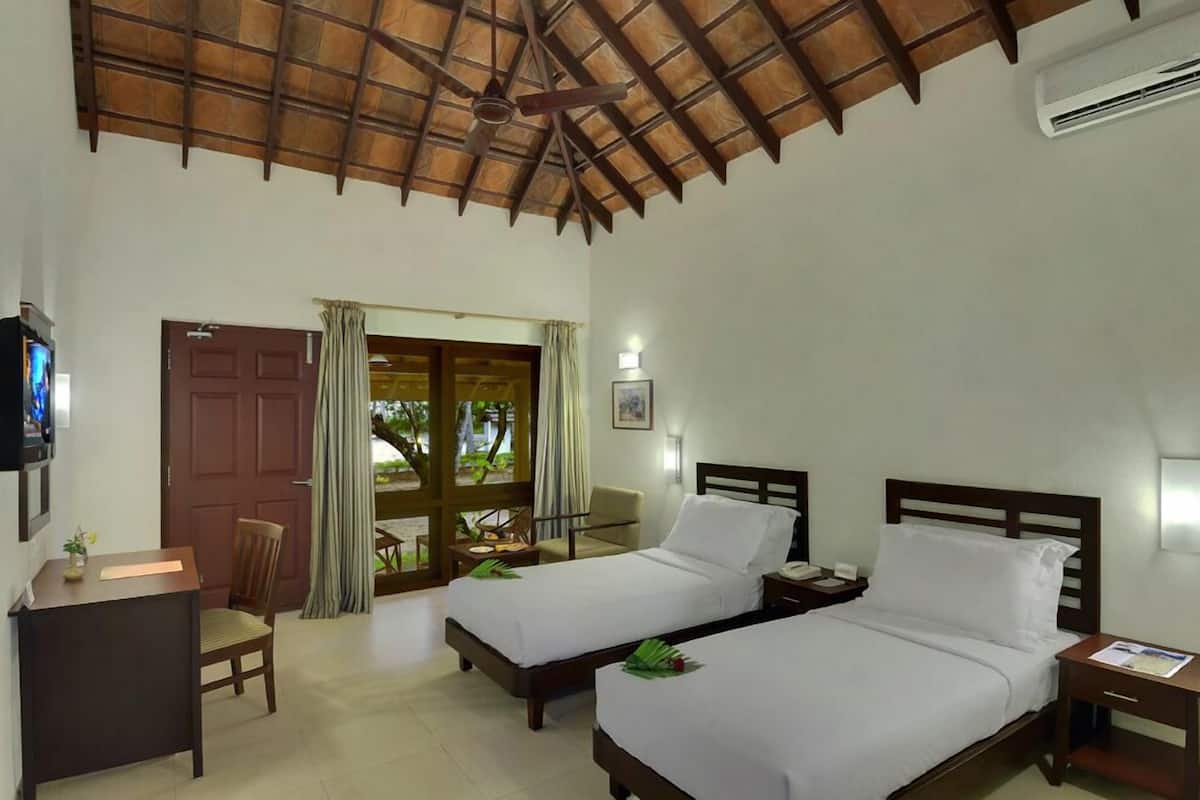 villa, 1 king bed, beachside | premium bedding, pillow-top beds, minibar, in-room safe