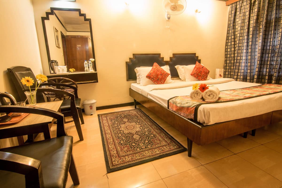 Deluxe Double Room | Dihias secara berasingan, dilengkapkan perabot secara berasingan