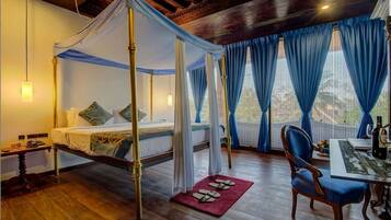 Penthouse | Premium bedding, minibar, in-room safe, individually decorated