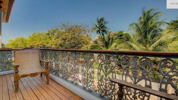 Luxury-Suite, 1 Queen-Bett | Balkon