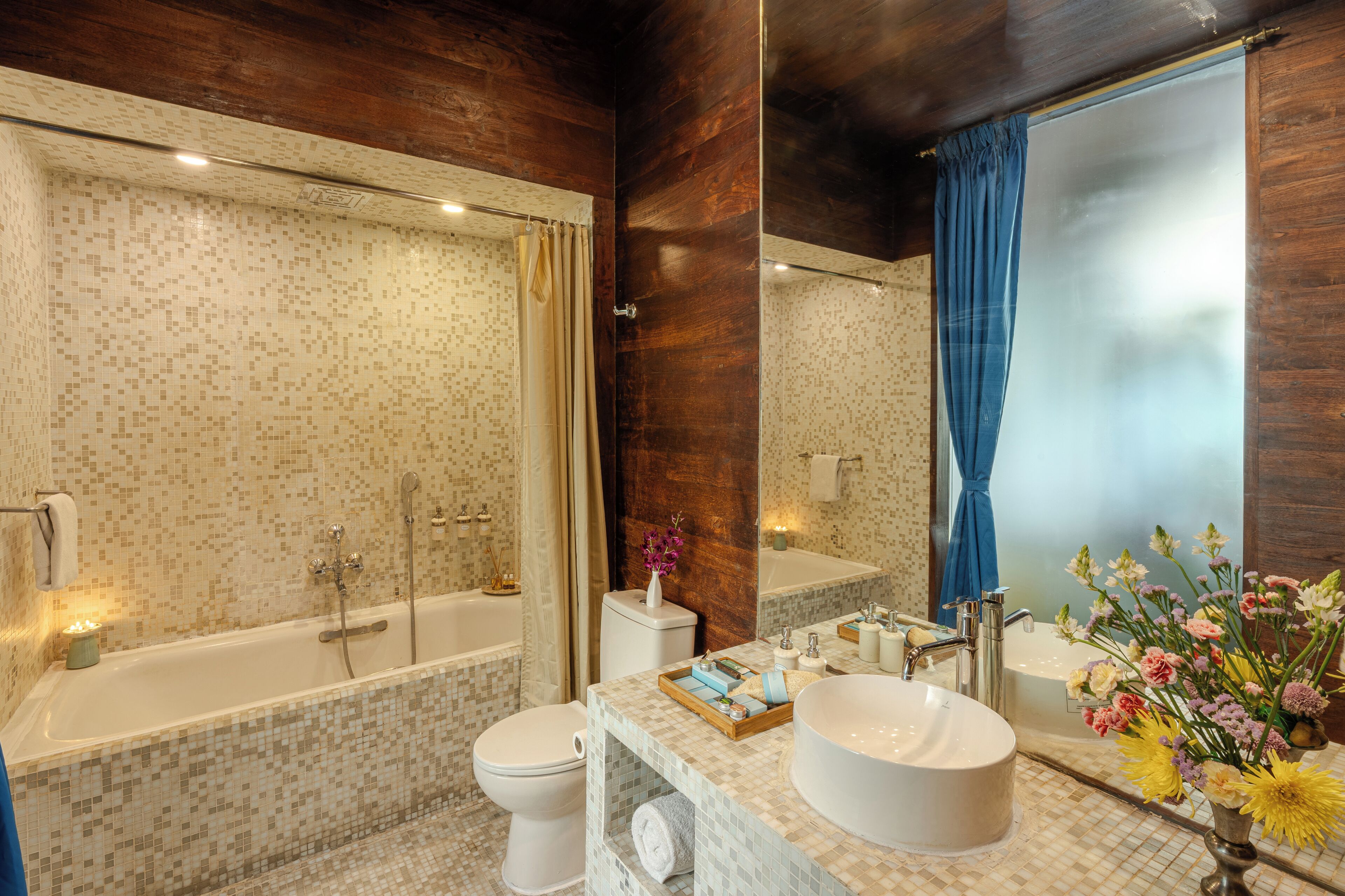 A bathroom with a bathtub, toilet, and sink.