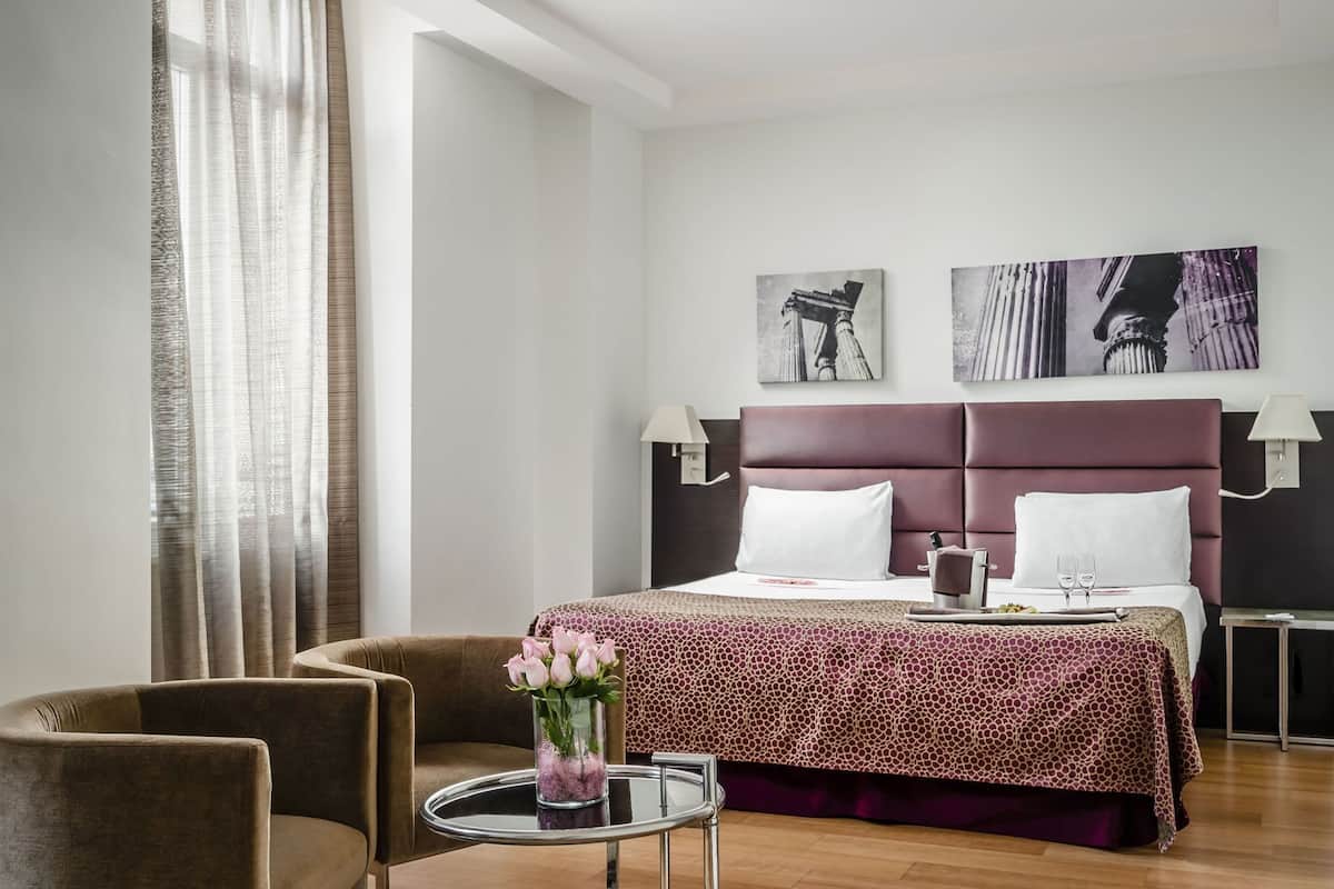 Down comforters, minibar, in-room safe, desk