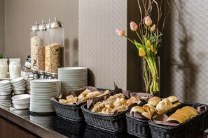 Daily buffet breakfast for a fee - Eurostars Roma Aeterna (Rome)