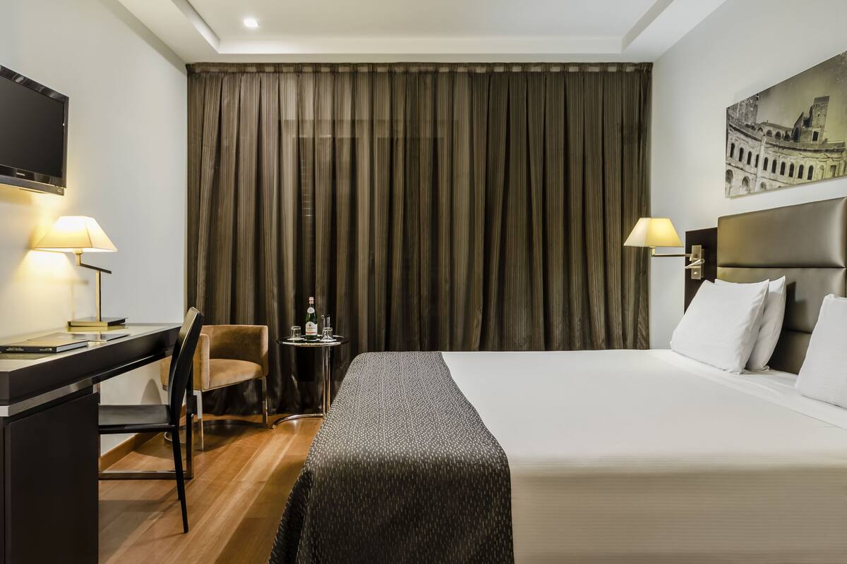 Down comforters, minibar, in-room safe, desk