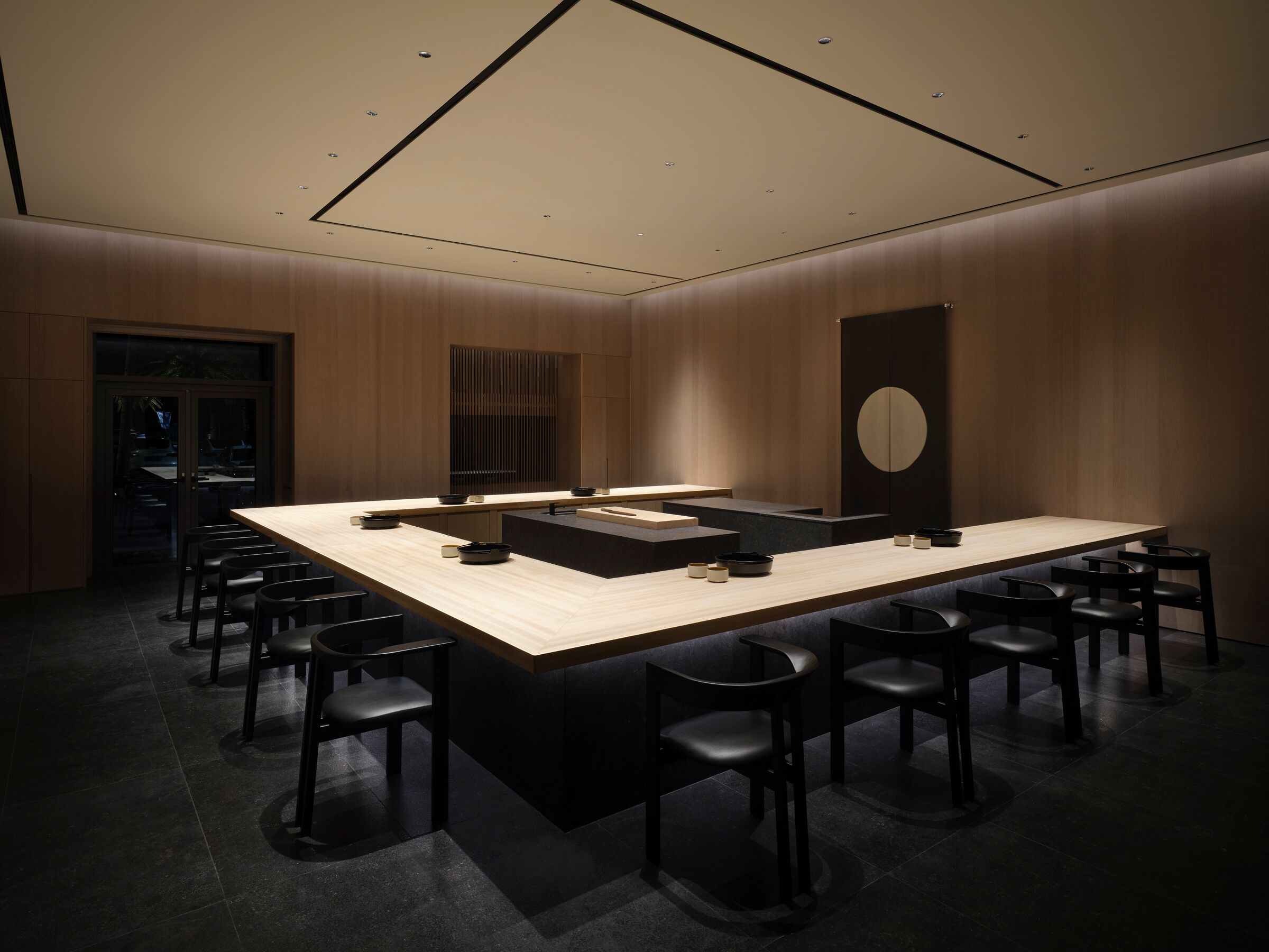 5 restaurants, breakfast, lunch served; local and international cuisine