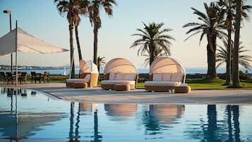 Indoor pool, 2 outdoor pools