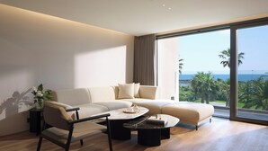 Resort Grand Suite Ocean View, 1 Bedroom, 1 Ondol room | Sengetøy av topp kvalitet, safe på rommet og skrivebord