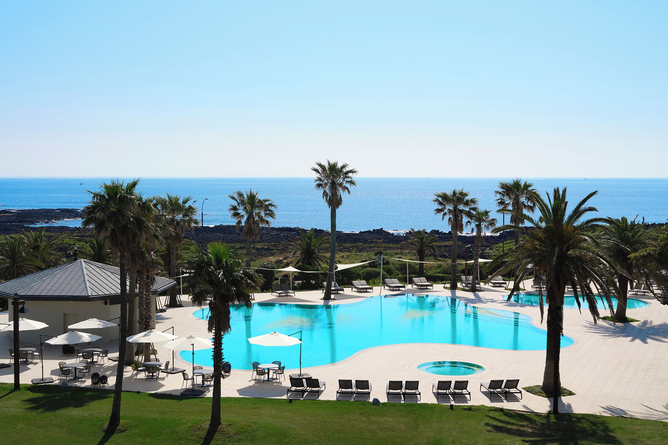 indoor pool, 2 outdoor pools