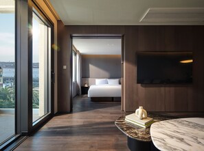 Ropa de cama de alta calidad, escritorio, cortinas opacas y wifi gratis