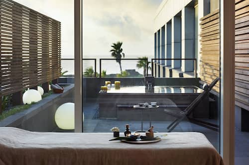 Spa, soins du corps, aromathérapie, massage aux pierres chaudes