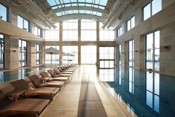 Piscine couverte, 2 piscines extérieures