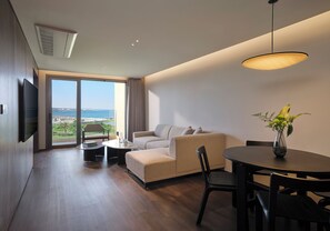 Premium bedding, desk, blackout drapes, free WiFi - Haevichi Hotel and Resort Jeju (Seogwipo)