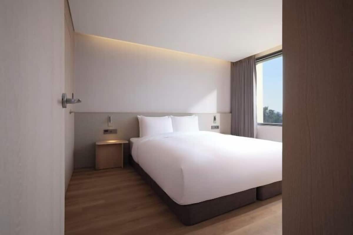 2 habitaciones, ropa de cama de alta calidad y escritorio