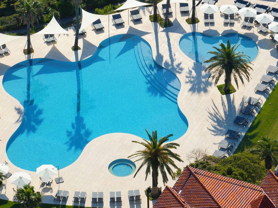 Indoor pool, 2 outdoor pools