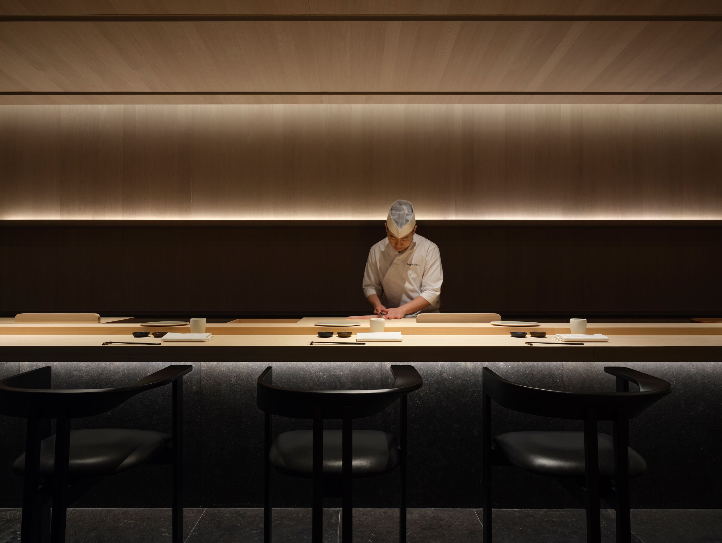 5 restaurants, breakfast, lunch served; local and international cuisine