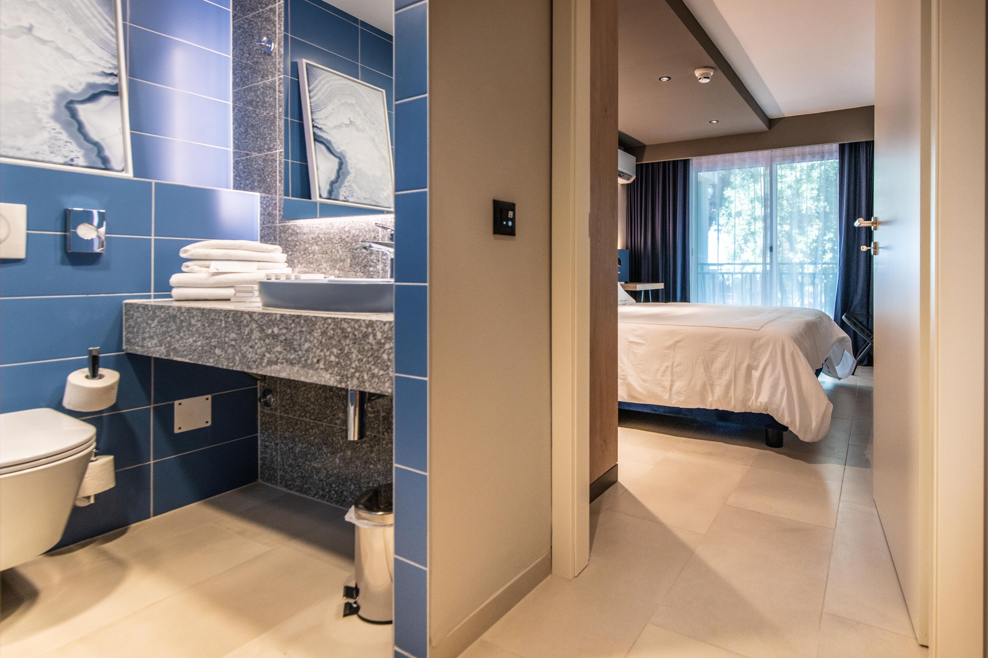 1 bedroom, in-room safe, desk, blackout curtains