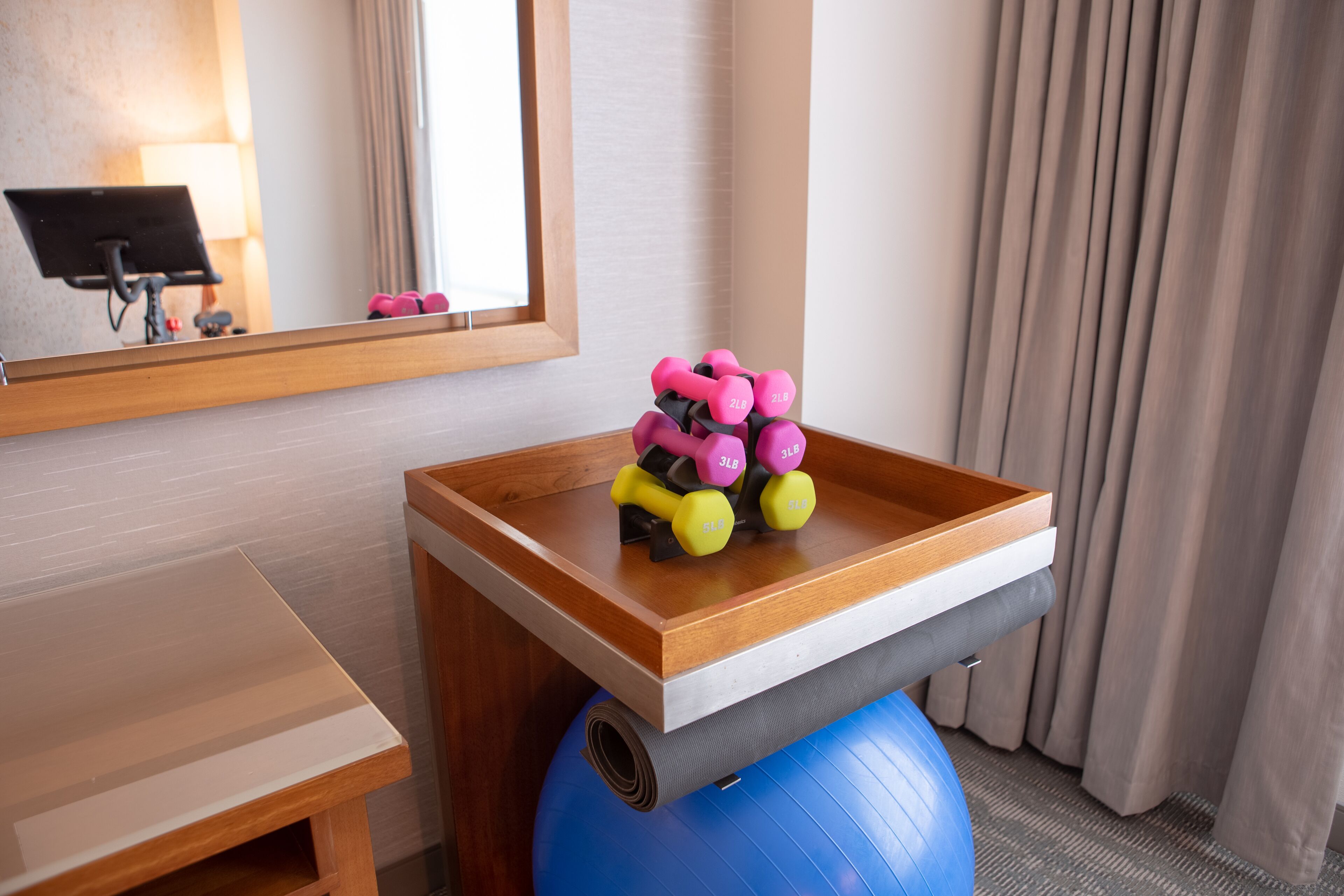 room, 1 king bed, non smoking | egyptian cotton sheets, hypo-allergenic bedding, down duvets