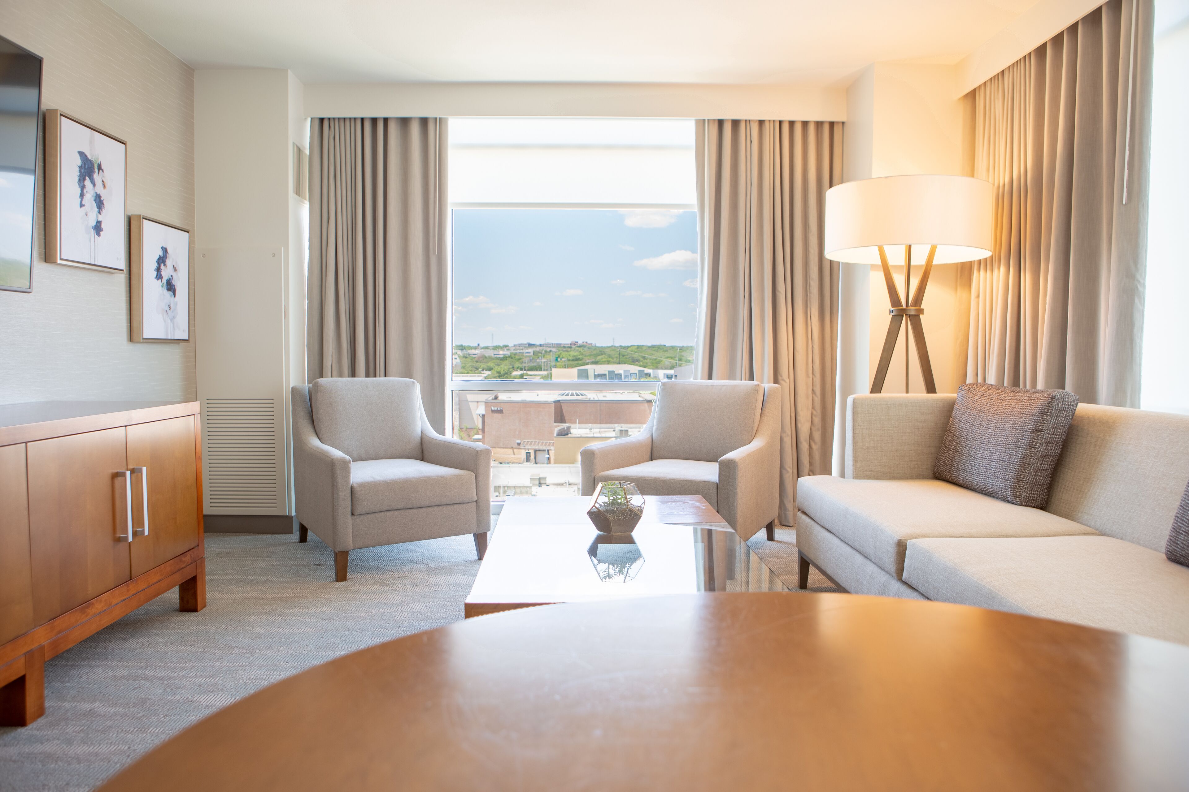 executive suite, 1 bedroom, non smoking | egyptian cotton sheets, hypo-allergenic bedding, down duvets