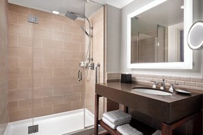 Rainfall showerhead, free toiletries, hair dryer, bathrobes - The Westin Austin at The Domain (Austin)