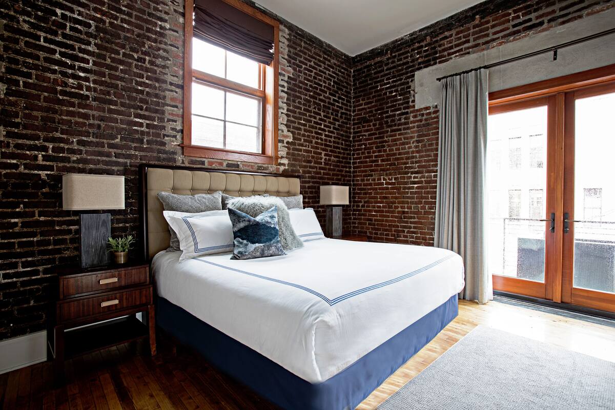 Egyptian cotton sheets, premium bedding, pillow-top beds, minibar