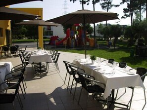 Breakfast, lunch and dinner served