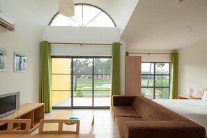 公寓 (2 Guests) | 記憶床墊、客房內保險箱、遮光布/窗簾、熨斗/熨衣板