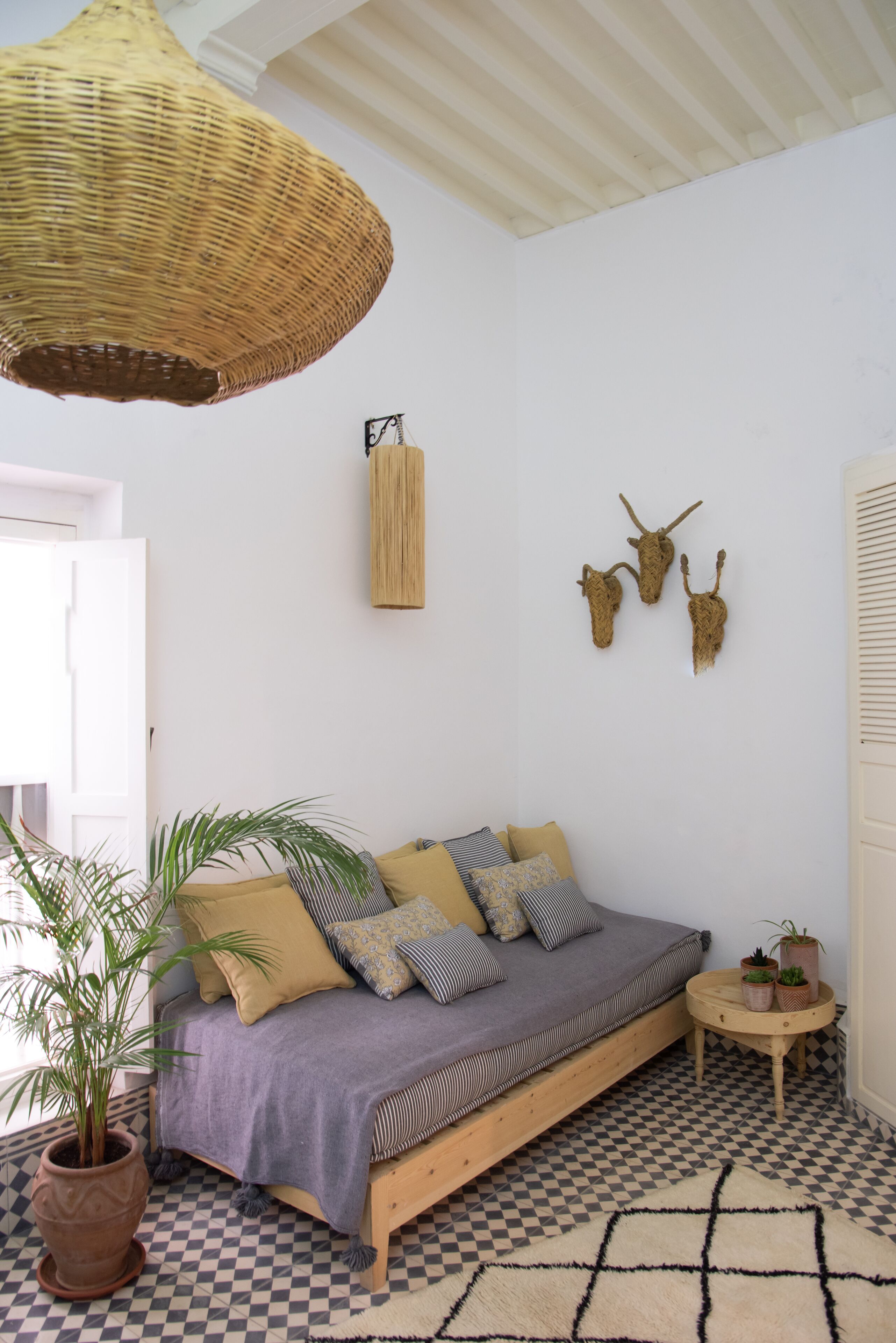 10 多间卧室、高档床上用品、羽绒被、客房内保险箱