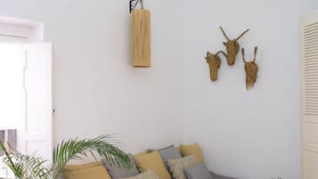 10 bedrooms, premium bedding, down comforters, in-room safe