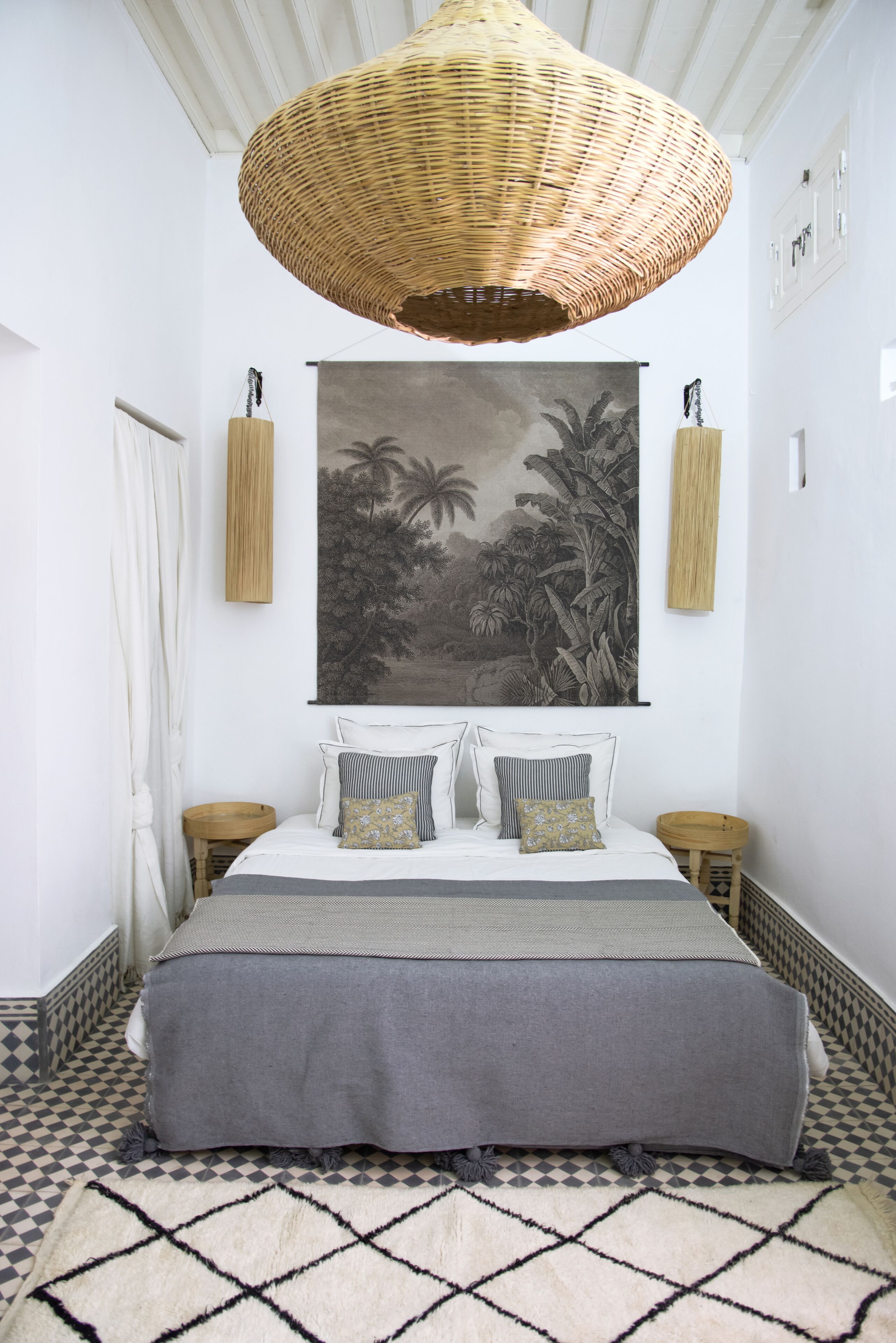 10 多间卧室、高档床上用品、羽绒被、客房内保险箱